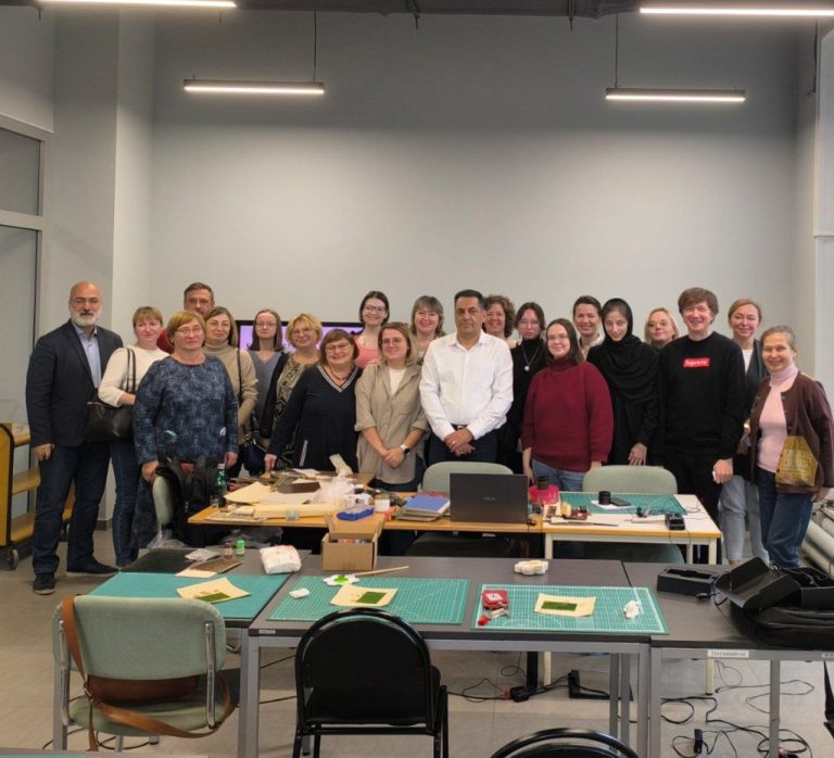 A Master Class on book binding restoration took place at the Library of Foreign Literature